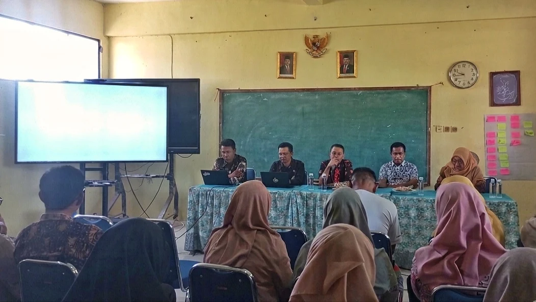 Percepatan Implementasi TTE Berlanjut, DKIS Dampingi Aktivasi di SMPN 17 Kota Cirebon