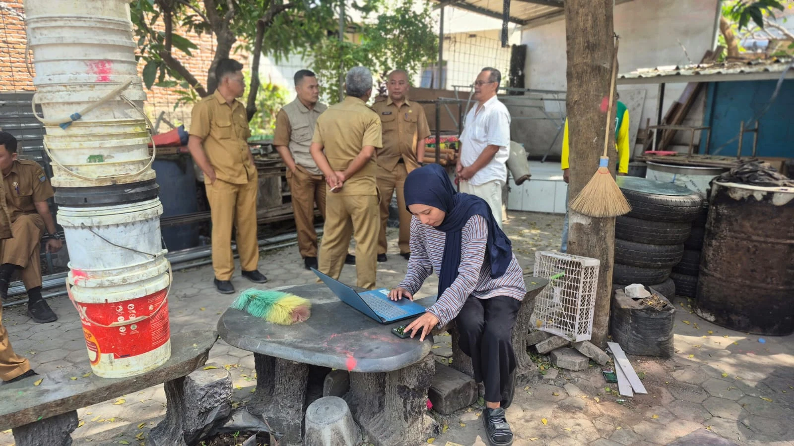 Bidang Perindustrian Melakukan Pendataan, Pendampingan Register SIINas, Pengawasan dan Pengendalian IUI ke IKM Tahu H. Ola di Penggung Utara